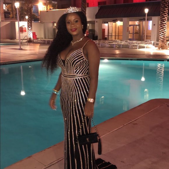 ❗️WORN FOR A 30 MIN PHOTO SHOOT❗️ - Picture 4 of 5